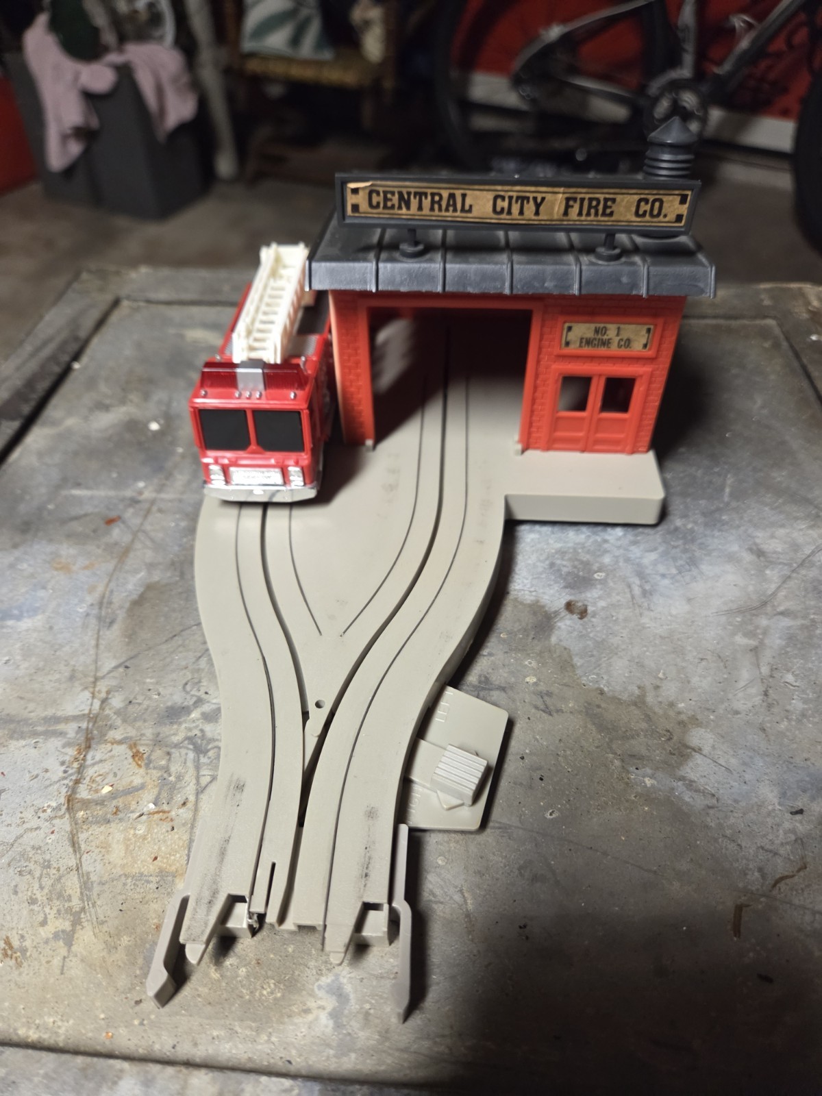 Fire Station with Switch Track No. 3456 - image 3