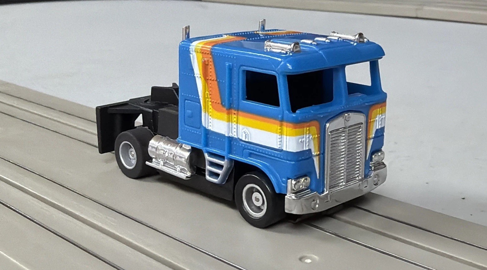 Kenworth Cabover Black No. 3909